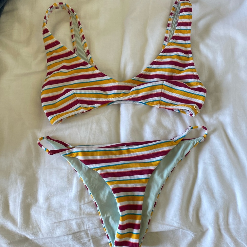 VOLCOM BIKINI SET